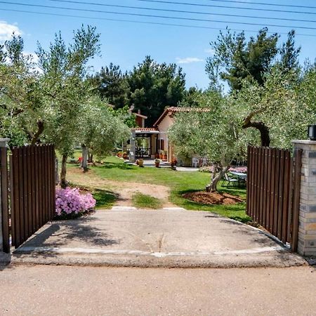 Small Paradise Nikiti  Exterior photo
